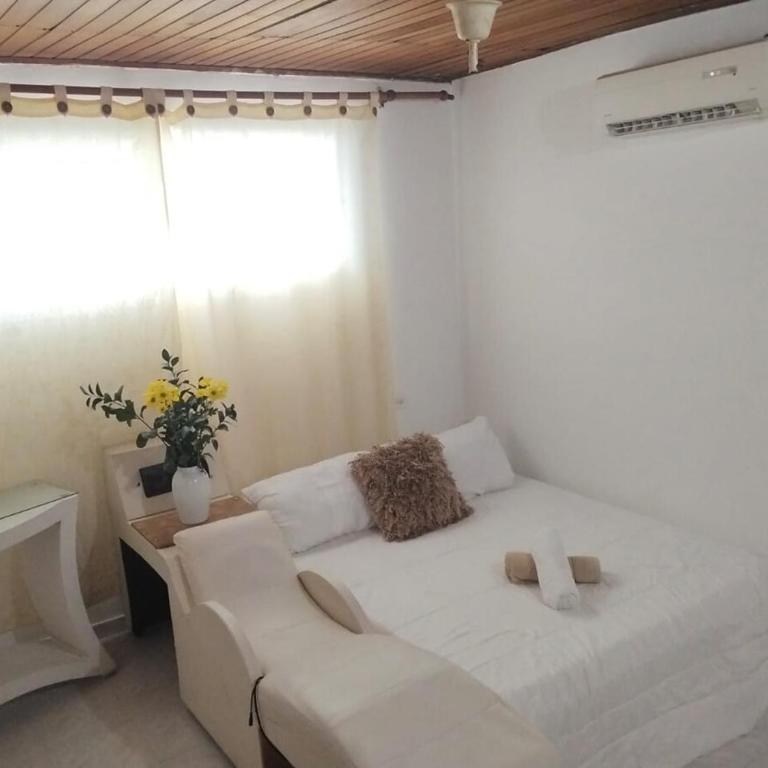 Apartamento en Manga cerca al Centro Historico - Three-Bedroom Apartment - 2
