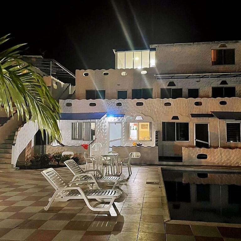 Ideal para turistas que viajan con familia o amigos - Two-Bedroom Apartment with Terrace and Sea View - 5