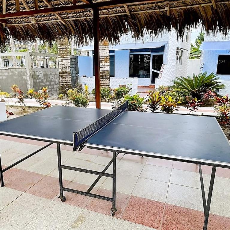 Ideal para turistas que viajan con familia o amigos - Two-Bedroom Apartment with Terrace and Sea View - 10