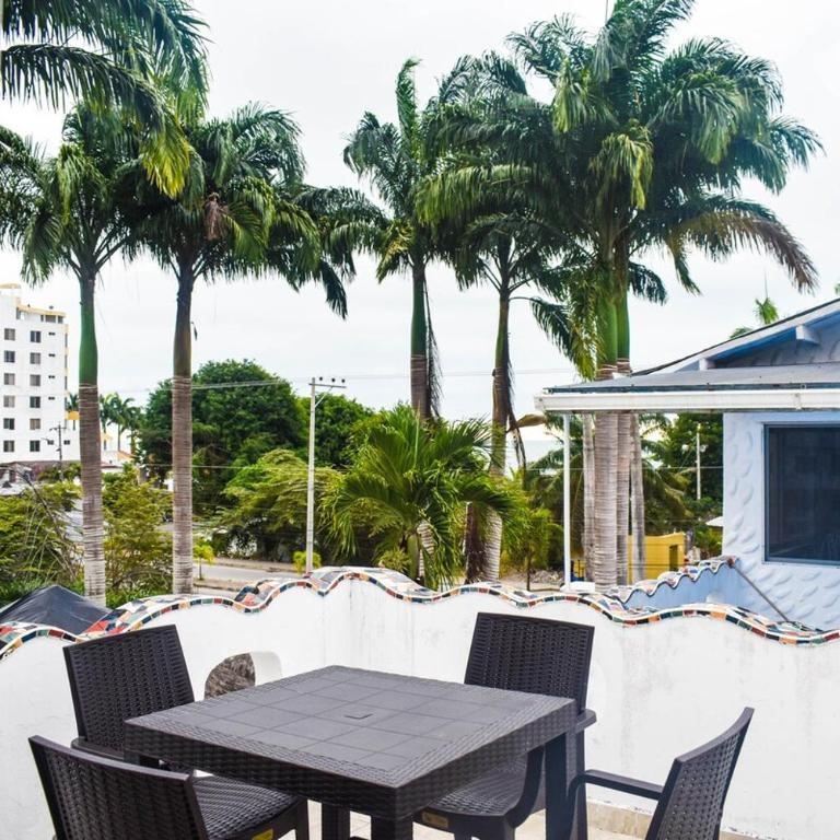 Ideal para turistas que viajan con familia o amigos - Two-Bedroom Apartment with Terrace and Sea View - 11