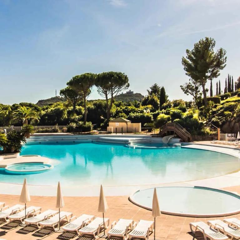 Cap Estérel FH Appartement avec jardin clos privatif -Vue mer -Piscine chauffée 04 avril &01 novembre - Saint Raphaël - Appartement 1 Chambre avec Jardin - 29