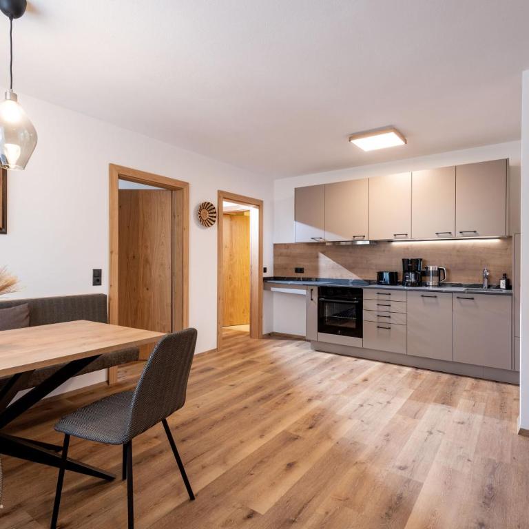 Gästehaus Schneeberger - Apartment mit Blick auf die Berge - 4