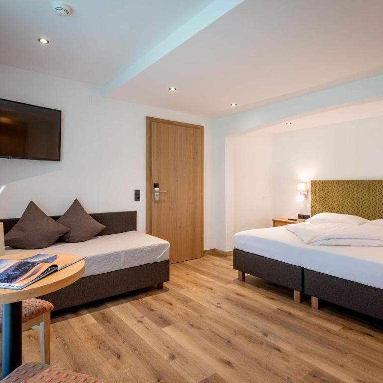 Gästehaus Schneeberger - Dreibettzimmer - 1