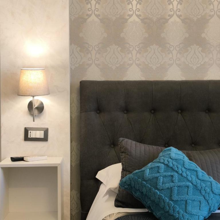 Castel Sant' Angelo Suites - Vatican - City center - Direct bus stop to and from Fiumicino Apt - Double Room with Private Bathroom - 1