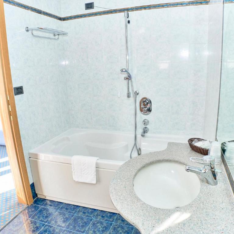 Hotel Trento - Camera Matrimoniale Comfort - Dependance - 2