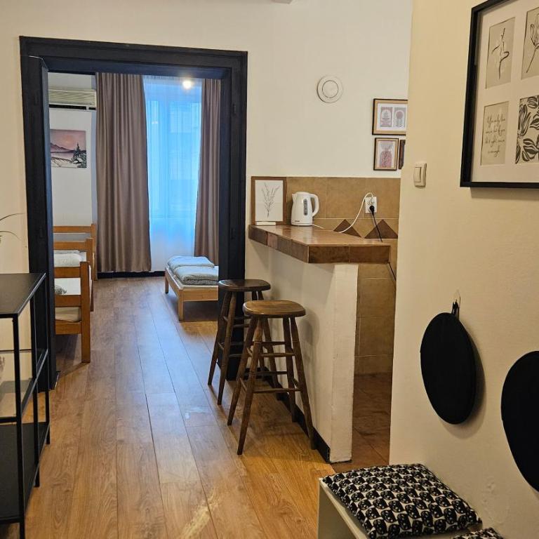 Downtown Belgrade Hostel and Apartments - Komfor Četvorokrevetna Soba - 1