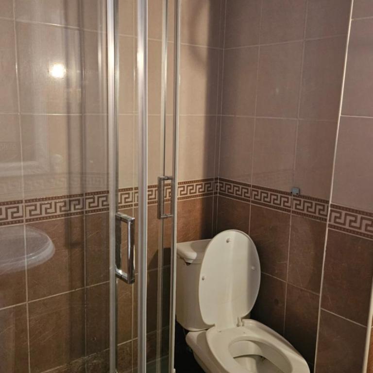 Downtown Belgrade Hostel and Apartments - Komfor Četvorokrevetna Soba - 6