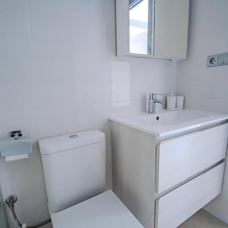 Spacious 3-Bed Apartment with Stunning Lake Views - Apartamento de 3 dormitorios - 32