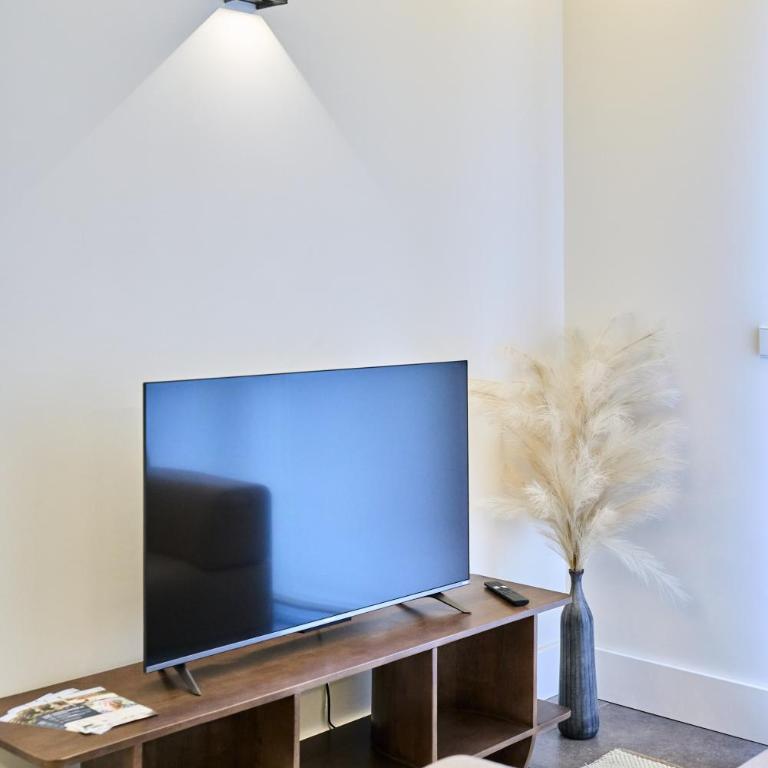 SENIOR LIVING - Villas Harmonices Mirasierra - Two-Bedroom Superior Apartment - 11