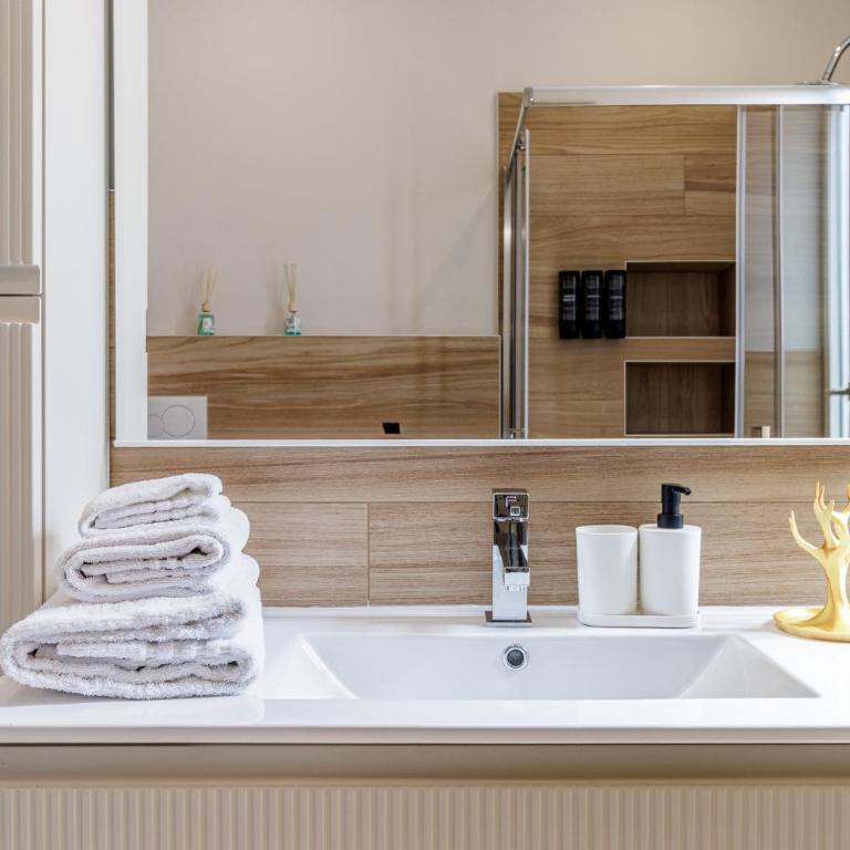 Chiara Apartment 6 guest - Train Station - Parking - Appartamento con 3 Camere da Letto - 25