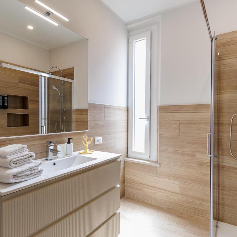 Chiara Apartment 6 guest - Train Station - Parking - Appartamento con 3 Camere da Letto - 48