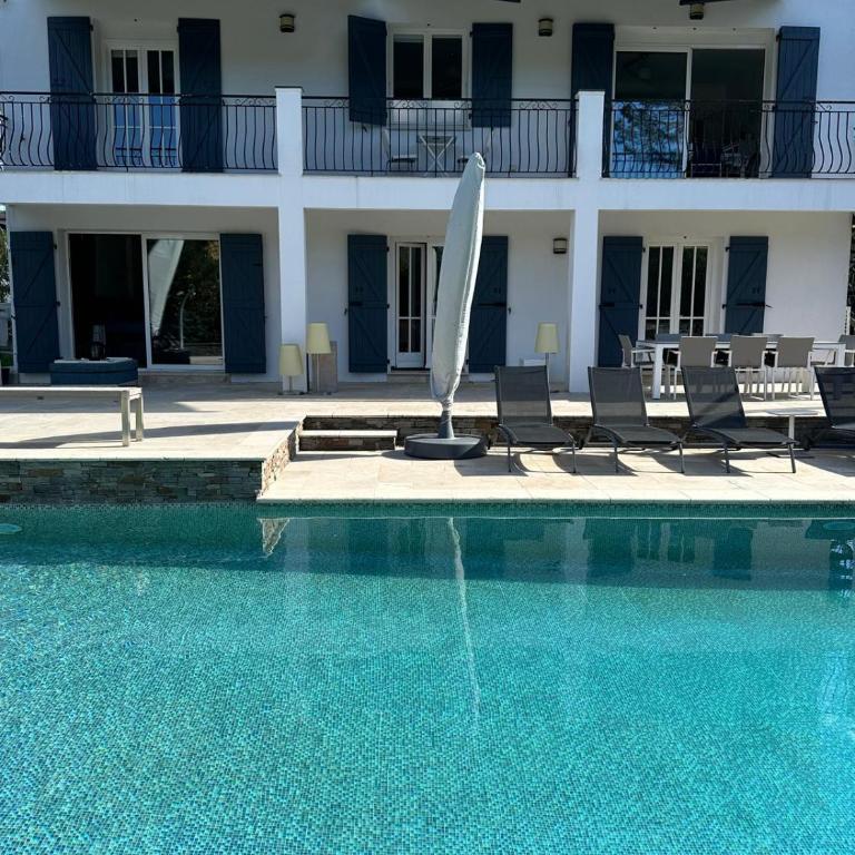 grande maison avec grande piscine - Maison 4 Chambres - 4