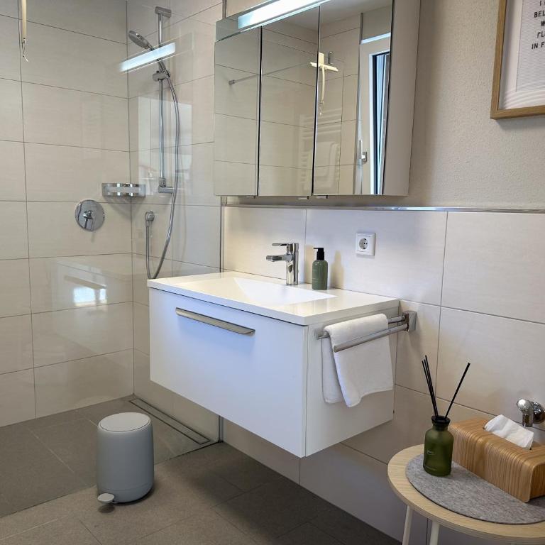 "FOUR" - Premium Apartments Seekirchen, Stilvolle 3-Zimmer Wohnung mit Balkon - Apartment mit 2 Schlafzimmern - 26