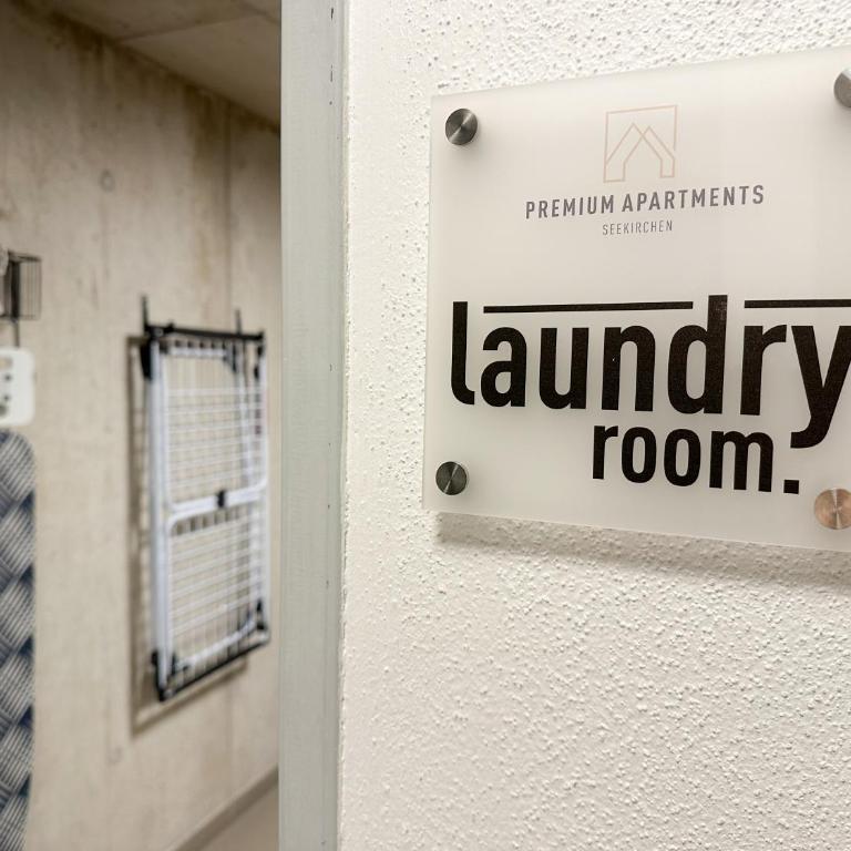 "FOUR" - Premium Apartments Seekirchen, Stilvolle 3-Zimmer Wohnung mit Balkon - Apartment mit 2 Schlafzimmern - 35