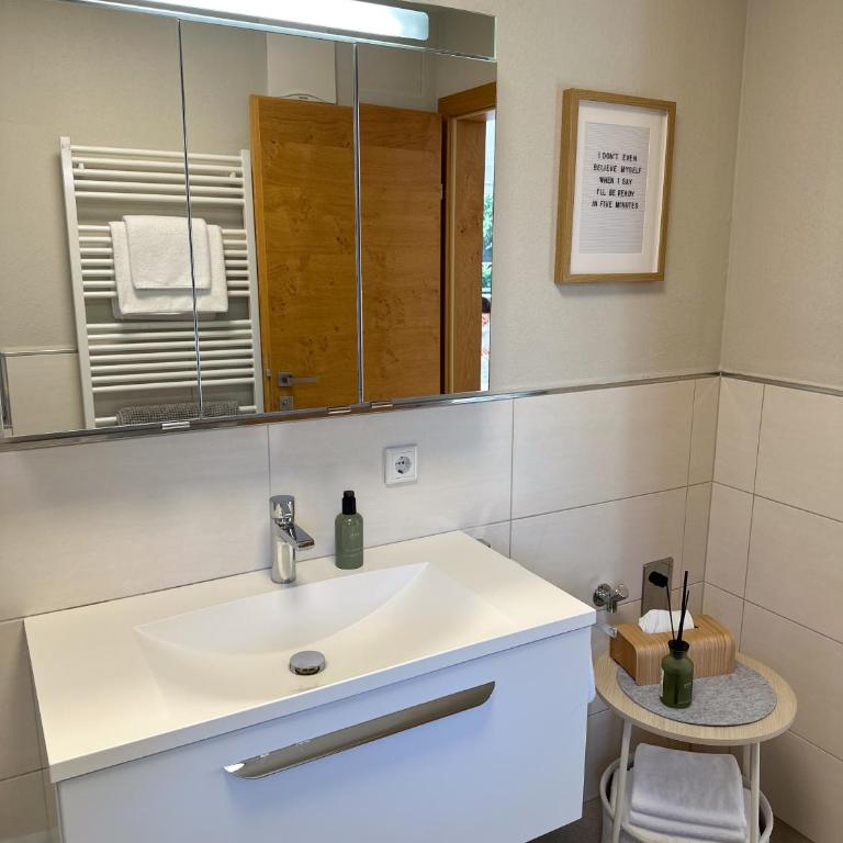 "FOUR" - Premium Apartments Seekirchen, Stilvolle 3-Zimmer Wohnung mit Balkon - Apartment mit 2 Schlafzimmern - 25