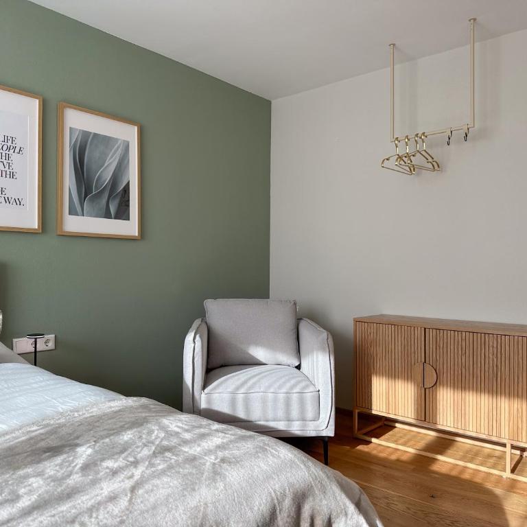 "FOUR" - Premium Apartments Seekirchen, Stilvolle 3-Zimmer Wohnung mit Balkon - Apartment mit 2 Schlafzimmern - 16