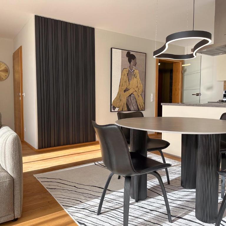 "FOUR" - Premium Apartments Seekirchen, Stilvolle 3-Zimmer Wohnung mit Balkon - Apartment mit 2 Schlafzimmern - 2