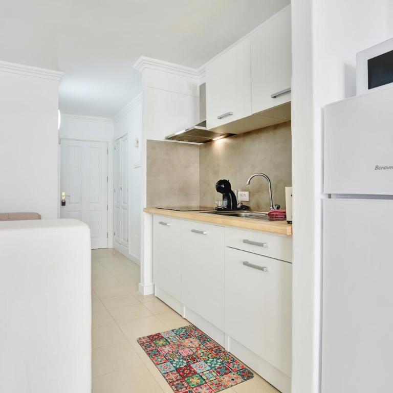 Top Floor Studio, Pools, Fast Internet, Parking - Estudio Deluxe con cama grande - 9