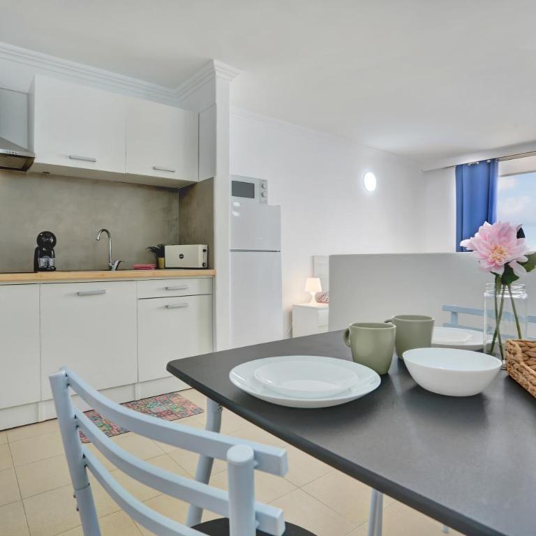 Top Floor Studio, Pools, Fast Internet, Parking - Estudio Deluxe con cama grande - 3