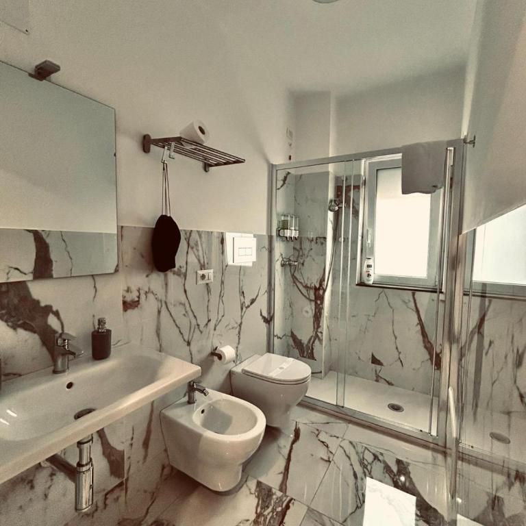 Aqua Marine B&B - Rooms and Apartments - Camera Matrimoniale con Bagno Privato - 14