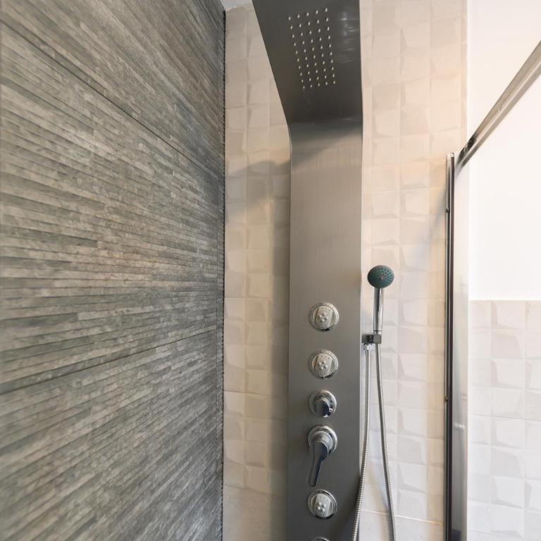 Apartamento con 2 dormitorios, 2 baños y sofá cama ideal para familias en Madrid Temporal CAR1012 - Two-Bedroom Apartment - 12