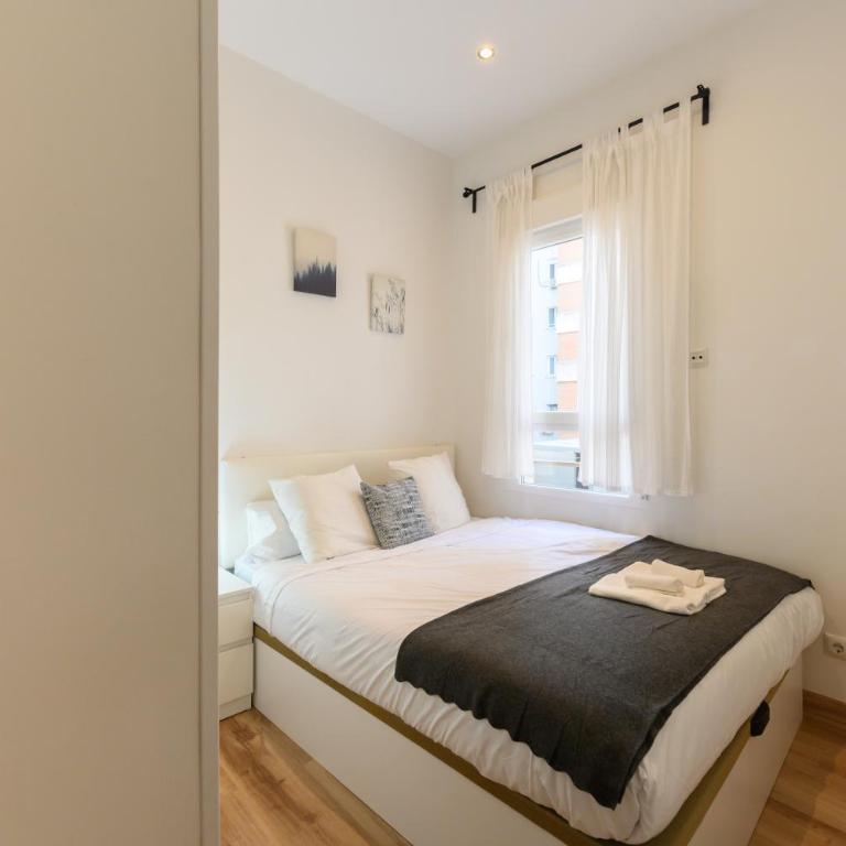 Apartamento con 2 dormitorios, 2 baños y sofá cama ideal para familias en Madrid Temporal CAR1012 - Two-Bedroom Apartment - 21
