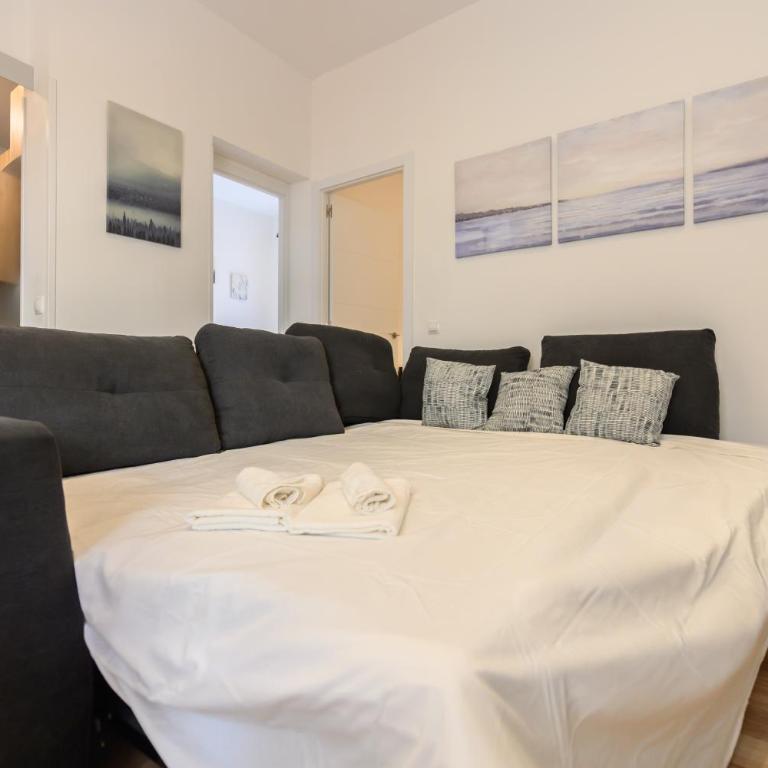 Apartamento con 2 dormitorios, 2 baños y sofá cama ideal para familias en Madrid Temporal CAR1012 - Two-Bedroom Apartment - 25