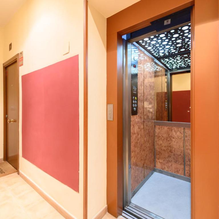 Apartamento con 2 dormitorios, 2 baños y sofá cama ideal para familias en Madrid Temporal CAR1012 - Two-Bedroom Apartment - 37