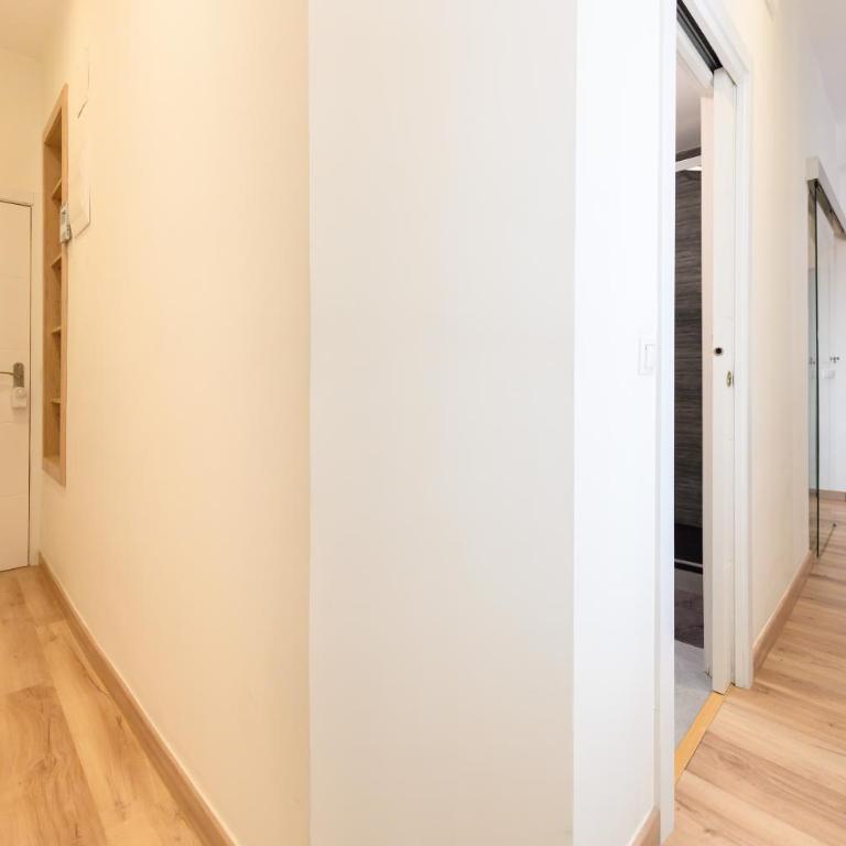 Apartamento con 2 dormitorios, 2 baños y sofá cama ideal para familias en Madrid Temporal CAR1012 - Two-Bedroom Apartment - 38