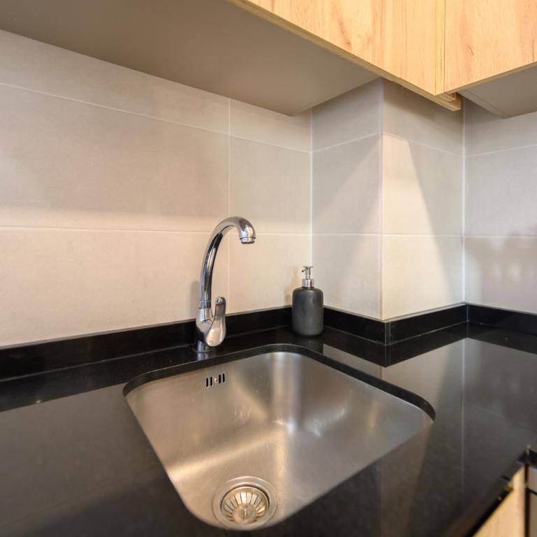 Apartamento con 2 dormitorios, 2 baños y sofá cama ideal para familias en Madrid Temporal CAR1012 - Two-Bedroom Apartment - 46