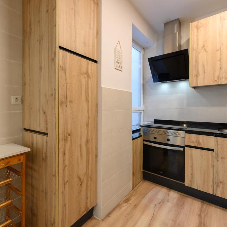 Apartamento con 2 dormitorios, 2 baños y sofá cama ideal para familias en Madrid Temporal CAR1012 - Two-Bedroom Apartment - 53