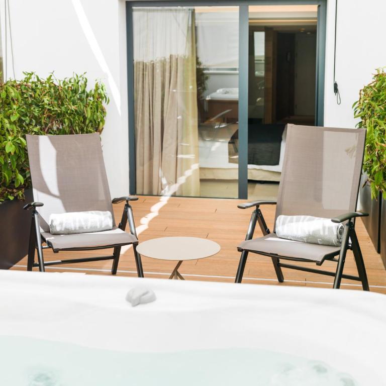Nakar Hotel - Habitación Doble Deluxe con bañera de hidromasaje y patio - 1 o 2 camas - 6