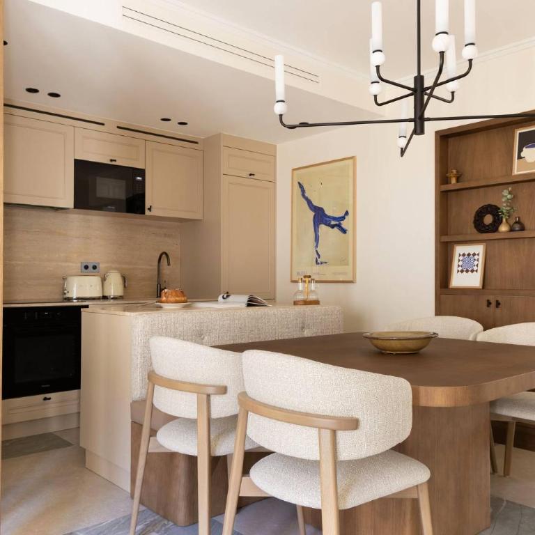 Luxurious Residence Saint Honore by onefinestay - Two-Bedroom Apartment 3 - 8