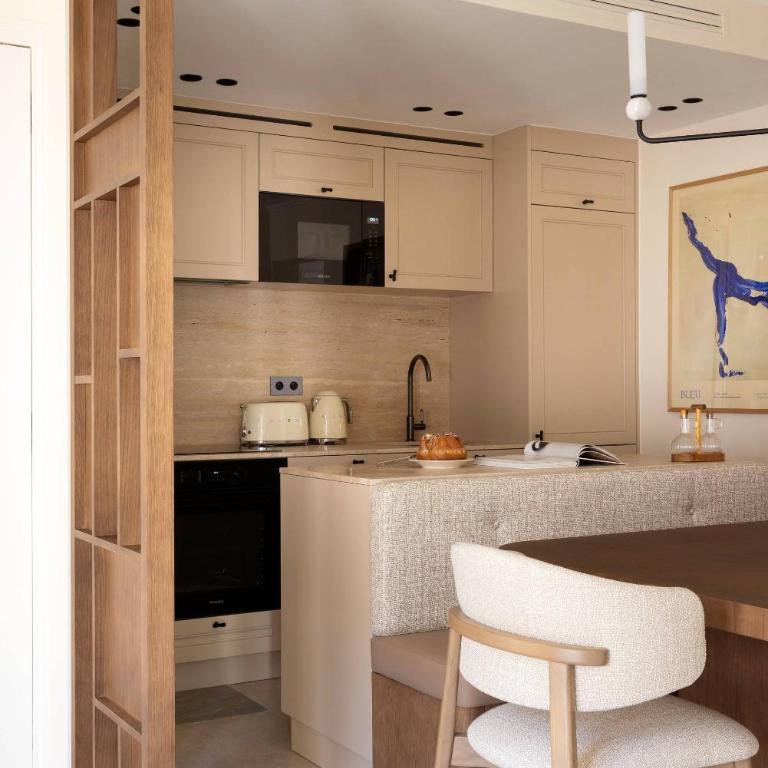 Luxurious Residence Saint Honore by onefinestay - Two-Bedroom Apartment 3 - 10