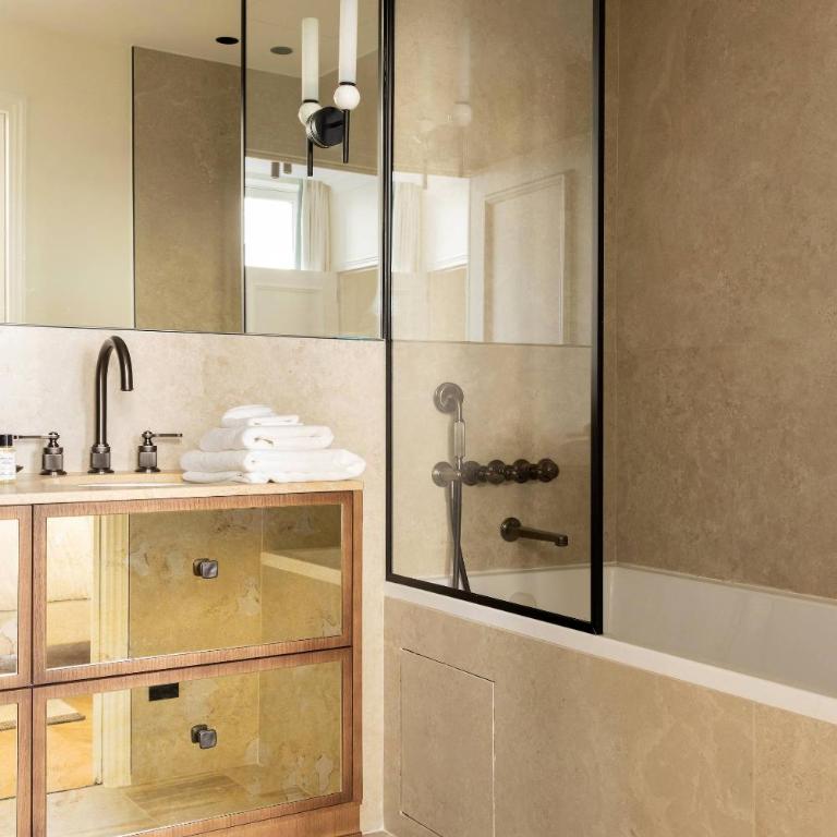 Luxurious Residence Saint Honore by onefinestay - Two-Bedroom Apartment 3 - 18