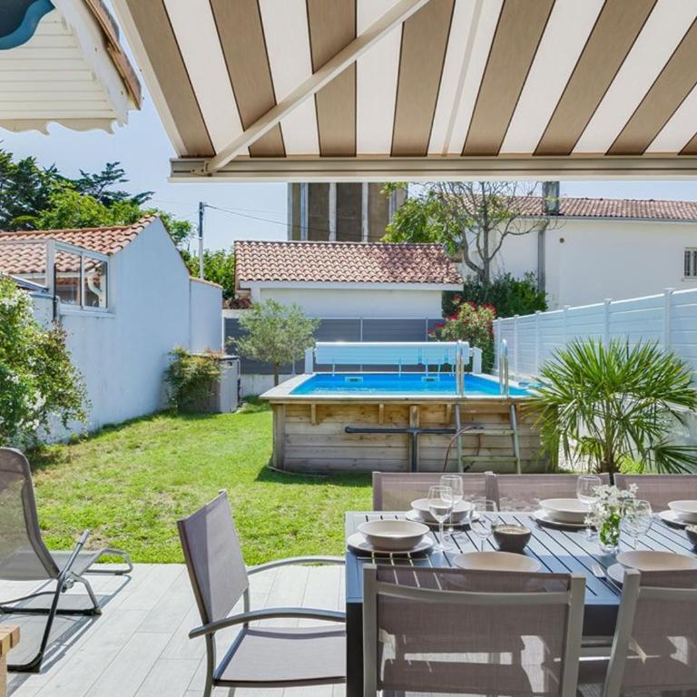 Villa confortable avec piscine, proche plage, 3 chambres, grand séjour, patio, WIFI, équipement complet - FR-1-413-87 - Maison de Vacances - 15