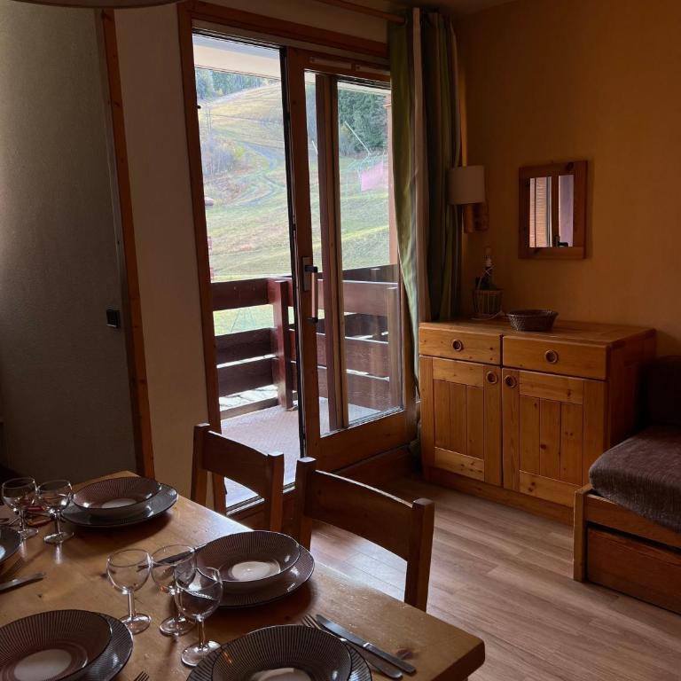 Les Traverses 18 - One-Bedroom Apartment - 1