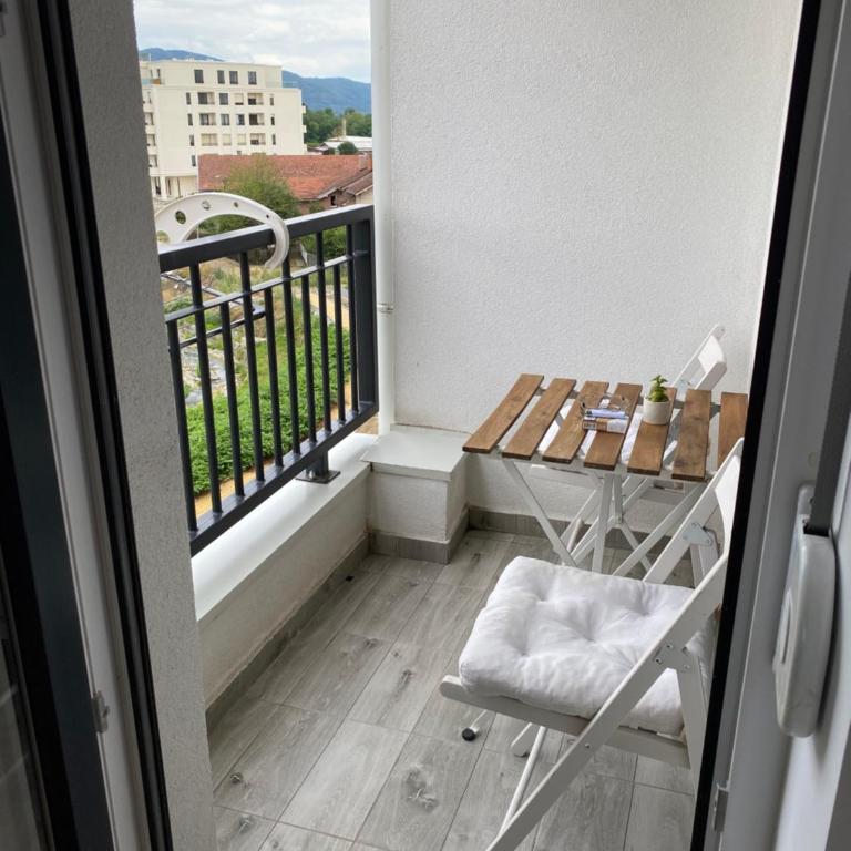 Apartman Adamović- 5 min by walk to the City center - Apartman sa 1 Spavaćom Sobom - 15
