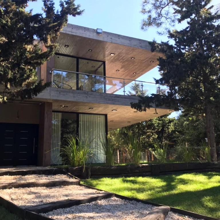 Hermosa casa de playa - Three-Bedroom House - 1