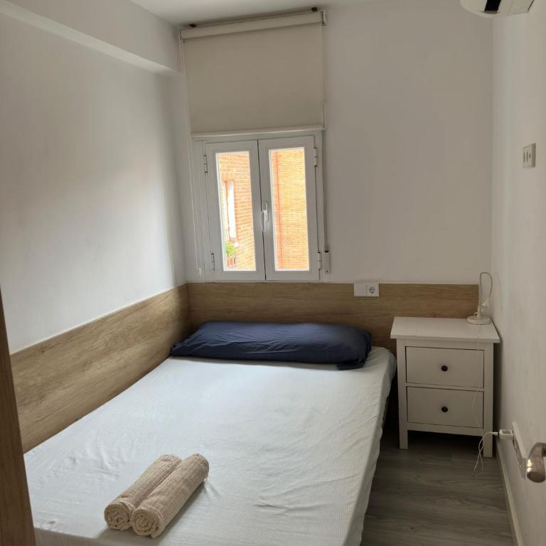 Piso a 10 min del aeropuerto - Three-Bedroom Apartment - 9