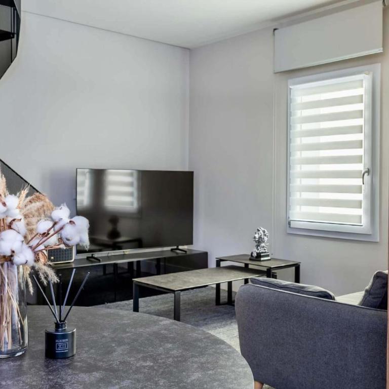 Terme House Renovated 2BR Townhouse with Terrace, Historic Centre Olbia - Two-Bedroom Apartment - 76