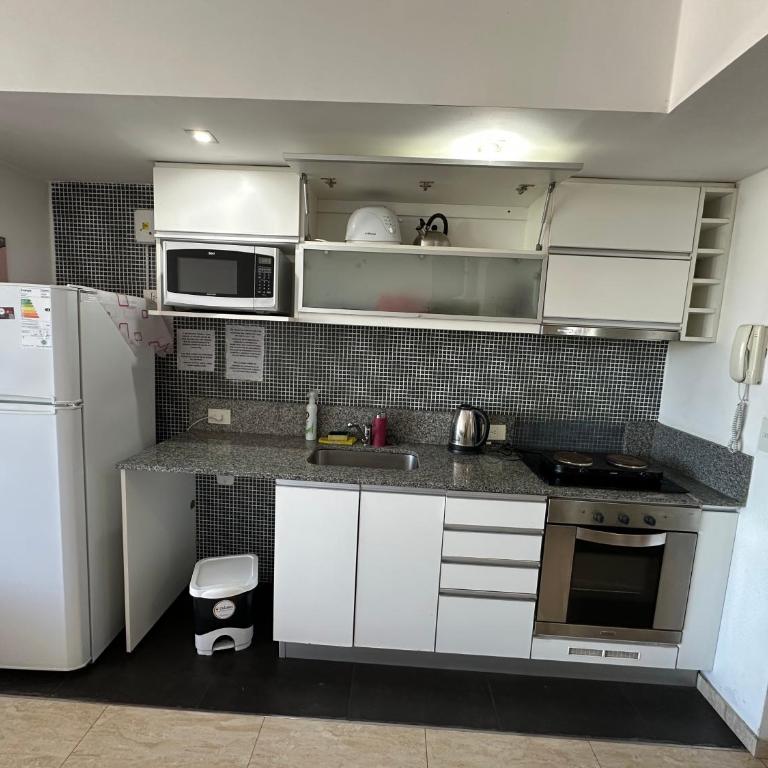 63 Embajada USA, Movistar Arena, River Plate, Geba, cerca de todo - Apartamento de 1 dormitorio - 2