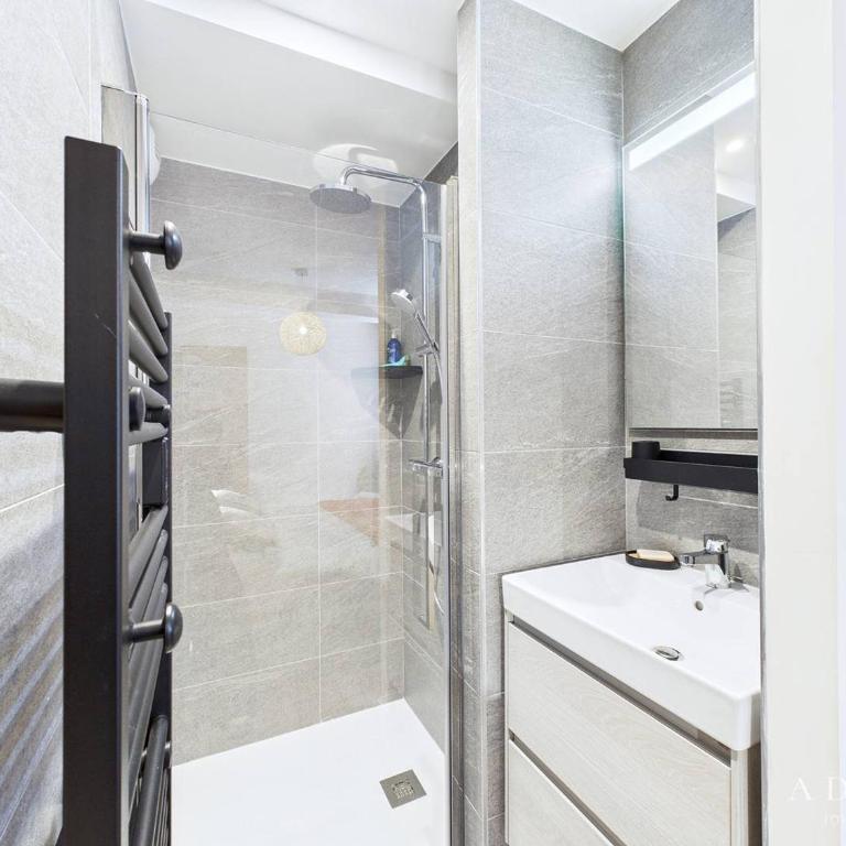 Luxueux T3, 2 chambres, parking, wifi, proche pistes et commerces - FR-1-398-676 - Appartement - 5