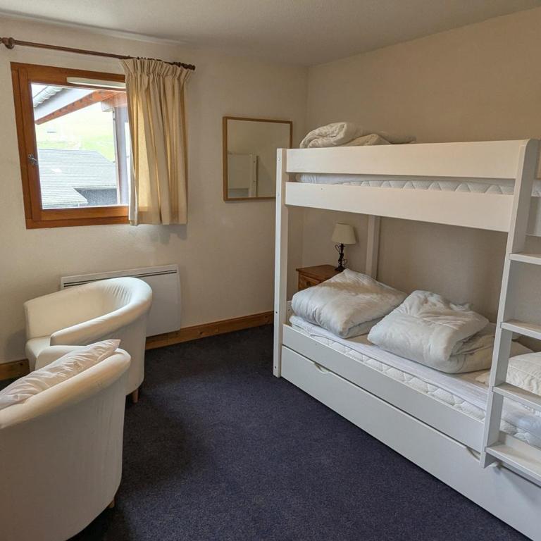 Grand duplex 3 chambres au pied des pistes, parking inclus - Three-Bedroom Apartment - 10