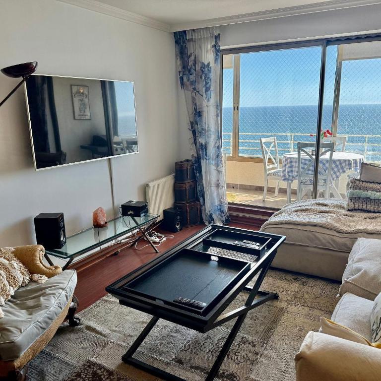 Spacious Apartment, Beautiful Decor and Ocean View - 10-Bed Female Dormitory Room - 1