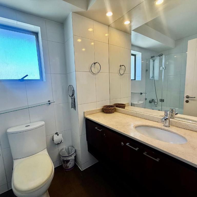 Spacious Apartment, Beautiful Decor and Ocean View - 10-Bed Female Dormitory Room - 5
