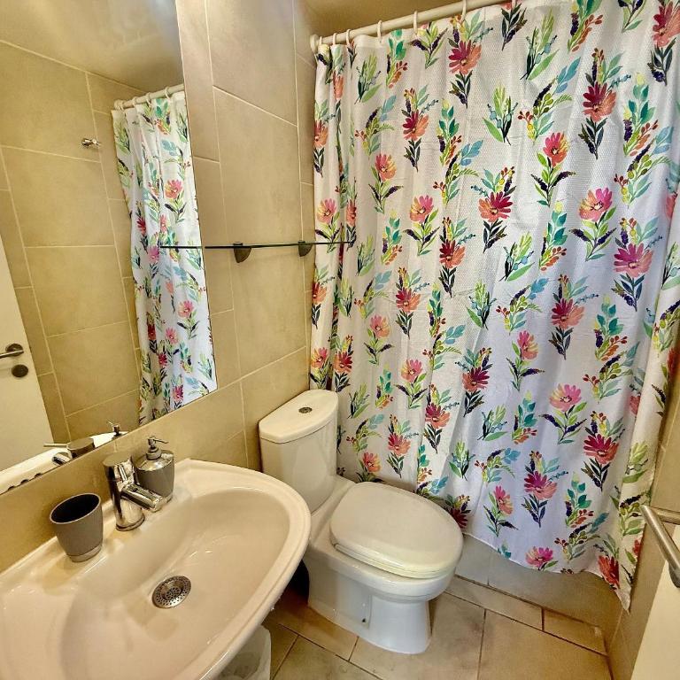 Spacious Apartment, Beautiful Decor and Ocean View - 10-Bed Female Dormitory Room - 11