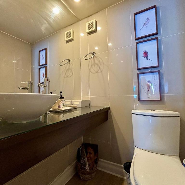 Spacious Apartment, Beautiful Decor and Ocean View - 10-Bed Female Dormitory Room - 13
