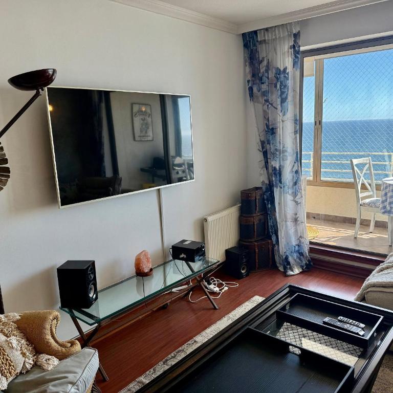 Spacious Apartment, Beautiful Decor and Ocean View - 10-Bed Female Dormitory Room - 24