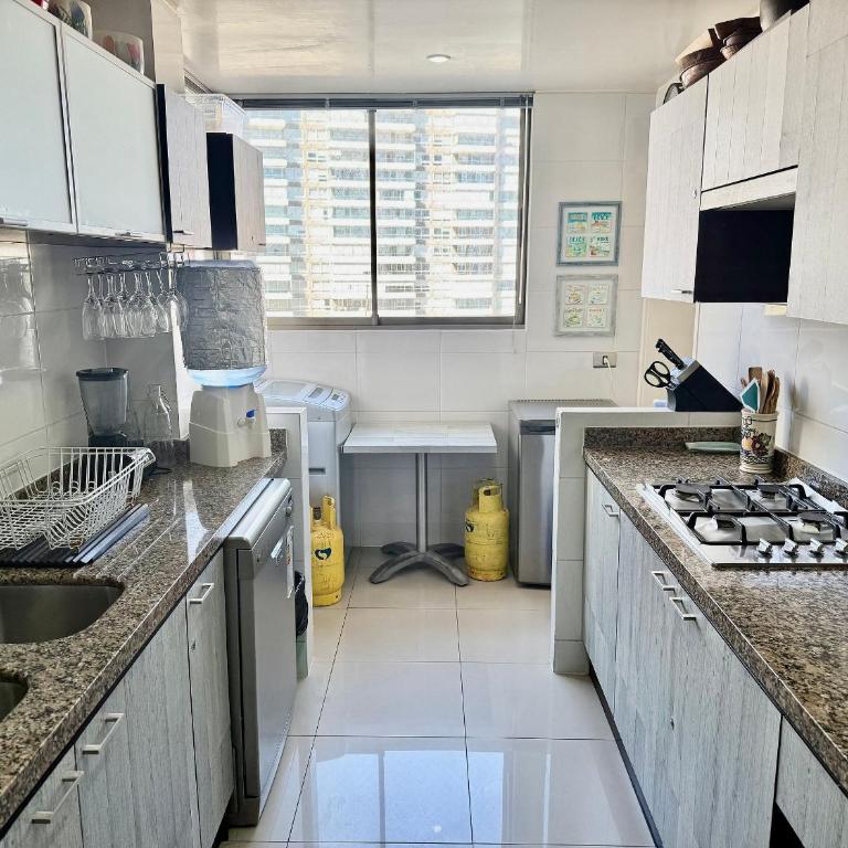 Spacious Apartment, Beautiful Decor and Ocean View - 10-Bed Female Dormitory Room - 25